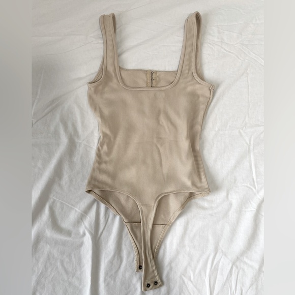 Abercrombie & Fitch nude slimming Bodysuit ribbed square neck body suit - Picture 2 of 5